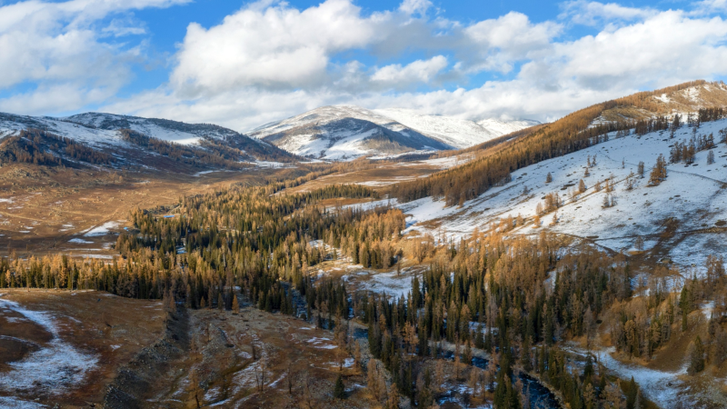 疆山如畫丨冬日意境感拉滿！雪后大青河谷美不勝收